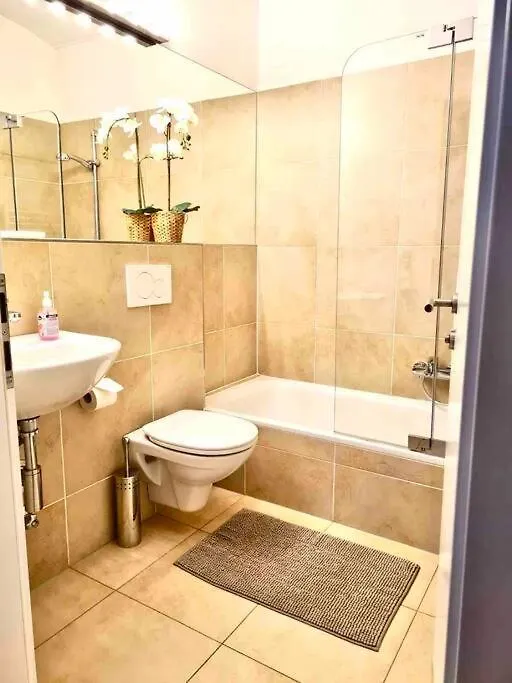 Apartment Schloss Mit Eigenem Garten & Parkplatz R Salzburg